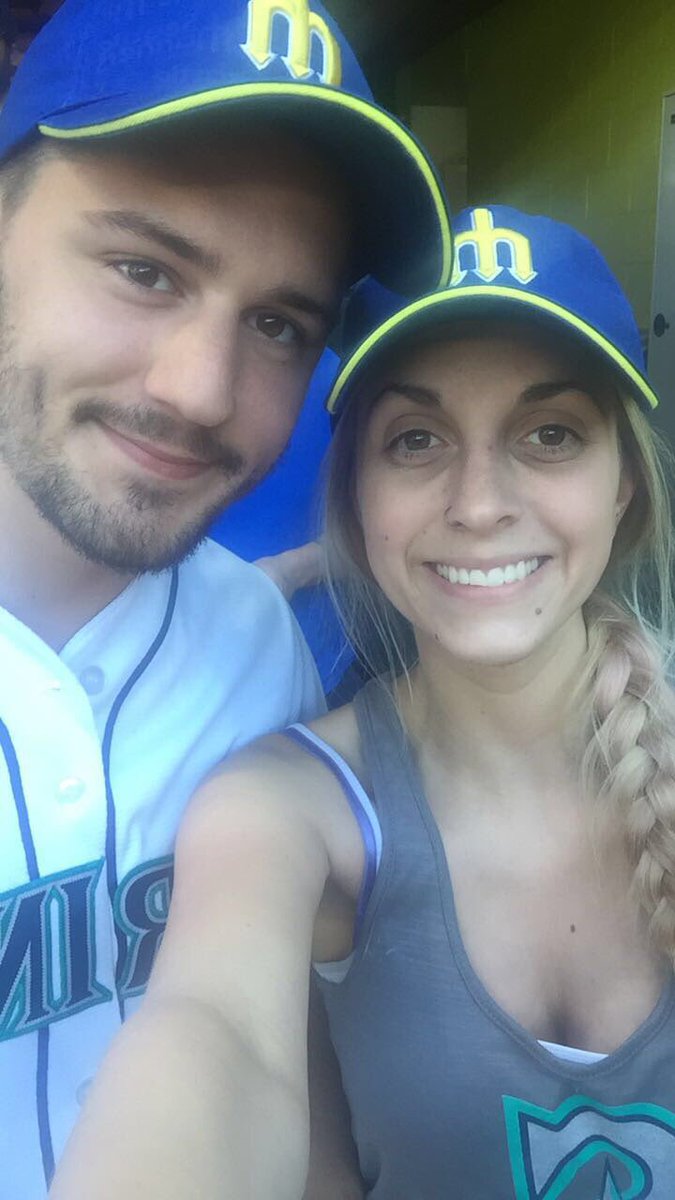 SpencerJElliott's tweet photo. Great day for an M's game! #WhereIRoot #saturdaynightseager #TrueToTheBlue #GoMariners #turnbacktheclocknight https://t.co/cnQJok01HN