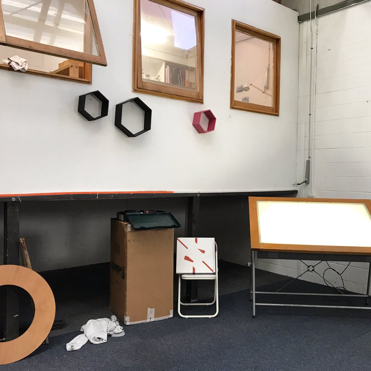 Katy_KBAM's tweet image. First time back in studio for a while post winter sickness #comingtogether #carpetdown #everythinghasahome #studiodays #anca_inc #ancastudio