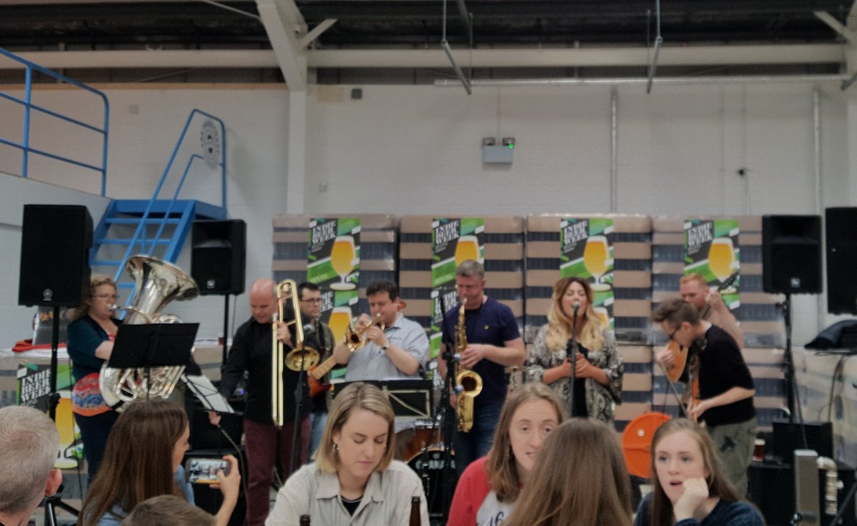 EveAnneMcCarron's tweet photo. There was great vibe at K2 @KinnegarBrewing topped off with this fantastic band #Basork - wee preview of @EaragailArts #indebeerweek https://t.co/4rCZr9vkPk