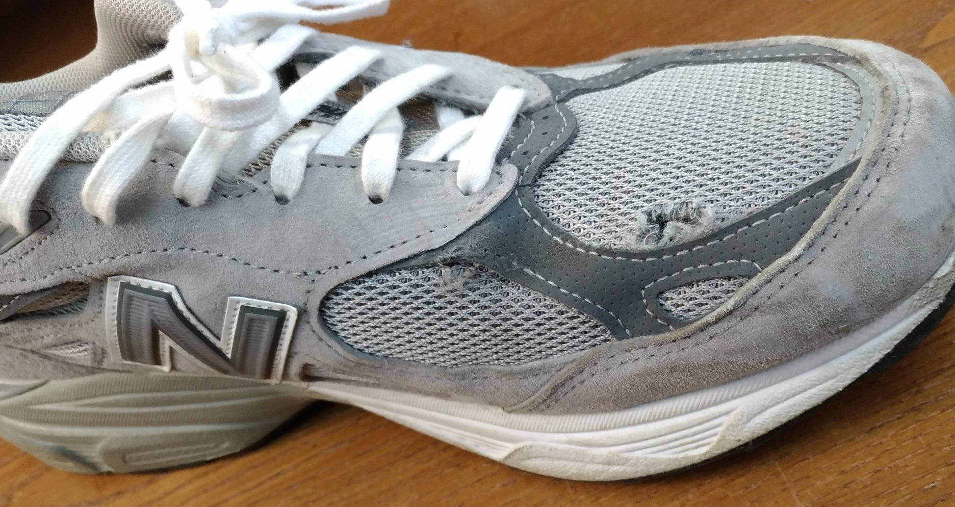 Atrandom アトランダム ニューバランスやアシックスのメッシュ部分が破れてしまっても補修可能です ステッチを細かく入れて修理します ニューバランス修理 スニーカー修理 T Co Esmxb3ulw6 Twitter