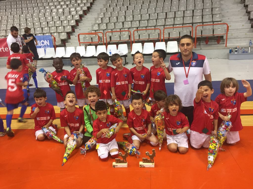 Nuestro profutbol 2012 campeón de la @PSLeagueGijon. ¡Enhorabuena a nuestros 2 equipos por el gran torneo realizado!