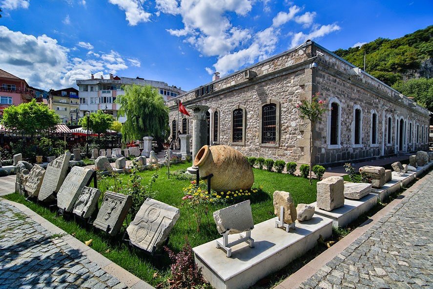 TCKulturTurizm's tweet photo. Bakanlığımıza bağlı müzeler ve bağlı birimleri bugün saat 13:00'ten itibaren tüm bayram günleri boyunca ziyarete açık olacak https://t.co/A9lAdNa7yR