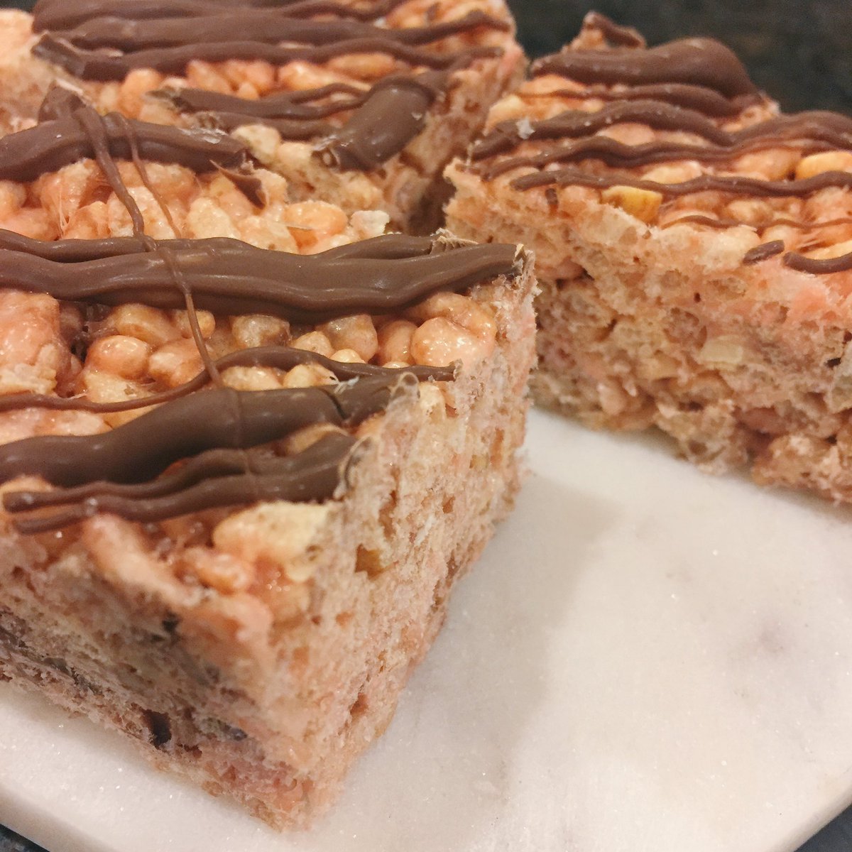 frantastic_fran's tweet photo. What a treat! Made rice crispy treats for the first time, amaze 👌🏽 will make again #treats #sunday #ricebubbles https://t.co/CDESQAV1KJ