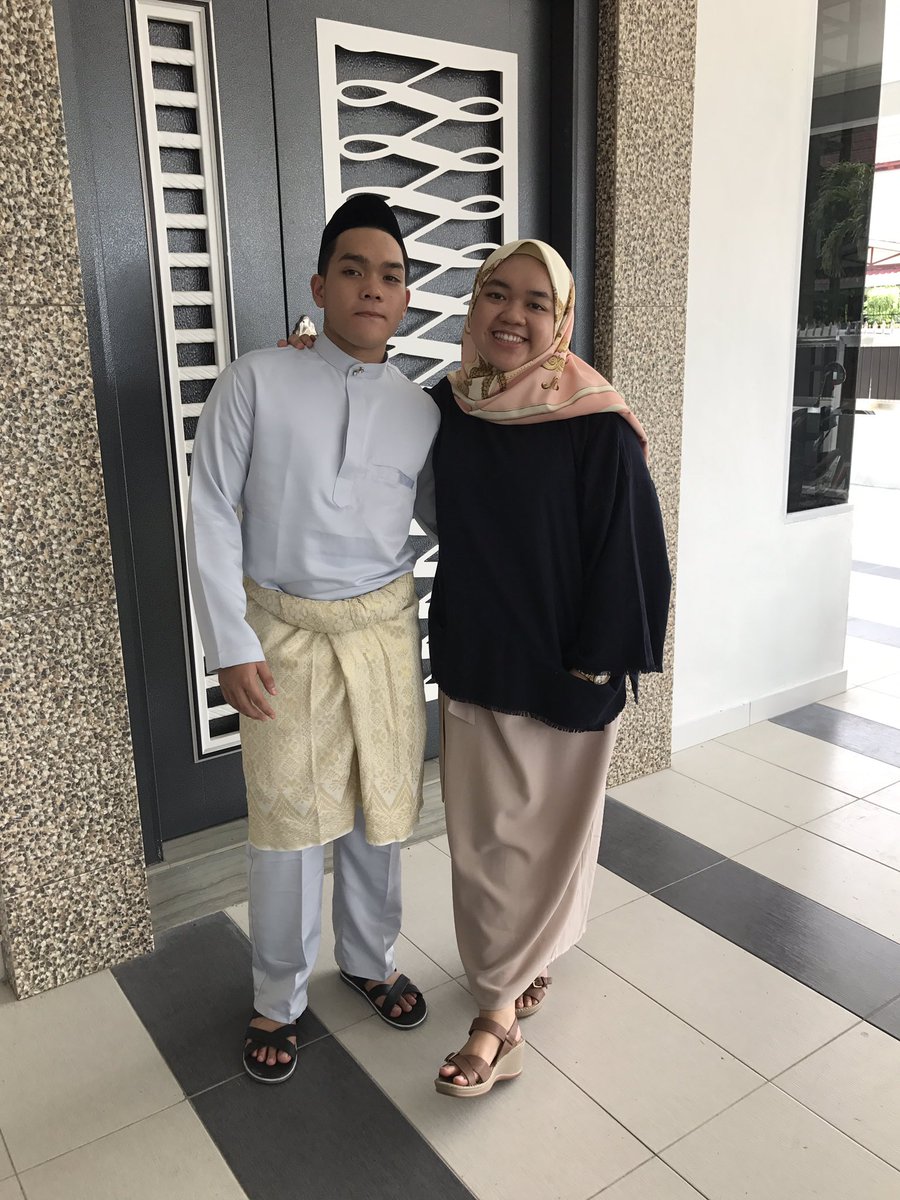 eraaismai1's tweet image. عيد مبارك from my little brother and I 💓✨#ikidyounot #imsosleepy #tryingtostayawake