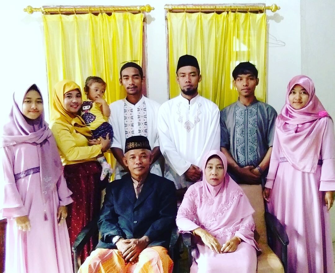 Kami Keluarga SIRZAM mengucapkan Minal Aidzin walfaizin, mohon maaf lahir bathin 🙏🙏🙏