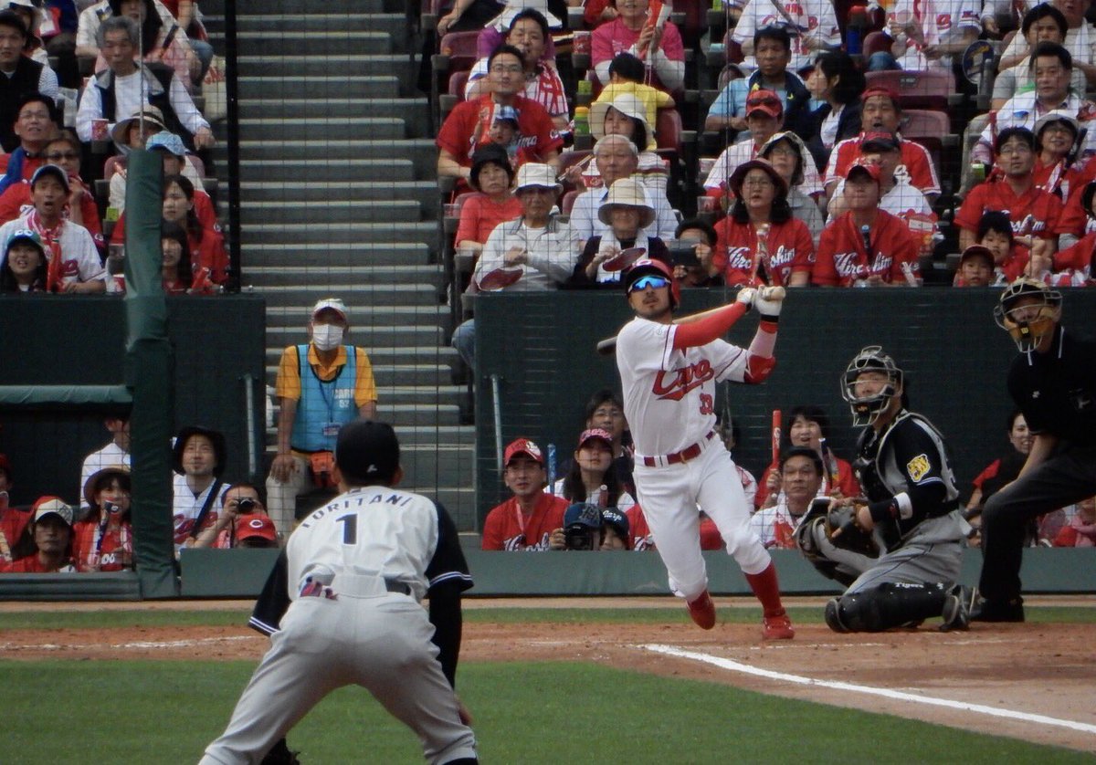 CARP__Picture's tweet photo. 菊池 涼介 ♯33

サントリー烏龍茶効果でホームラン!!

#菊池涼介
#carp https://t.co/618OUTumXI