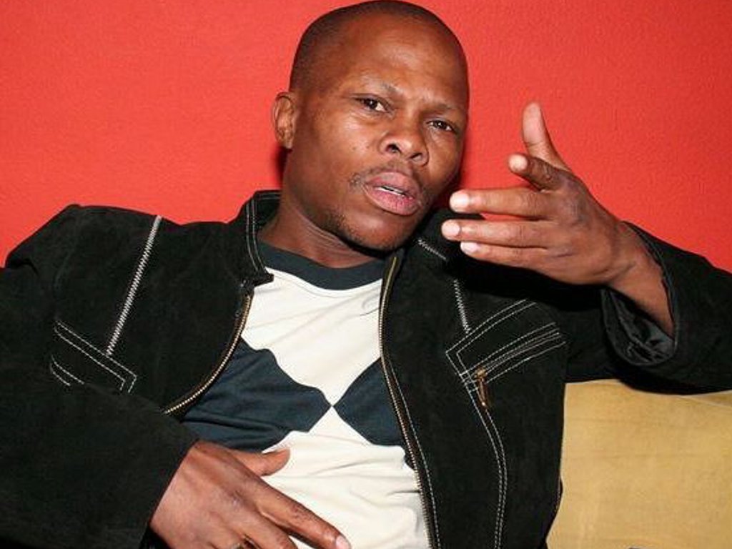 SABreakingNews's tweet photo. Yizo Yizo's Gunman had 24 kids that he hid from his wife! #RipGunman #YizoYizo #Gunman https://t.co/8EPmxMiQkX https://t.co/qK8VFYg0Ao