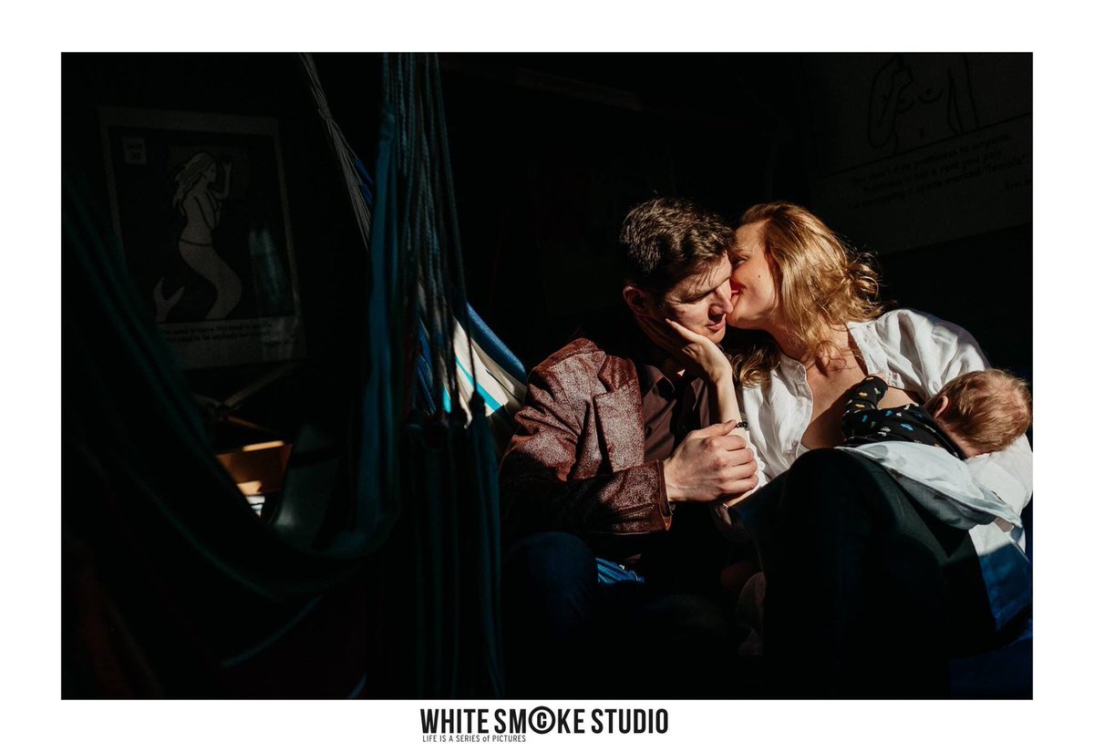 whiteandsmoke's tweet photo. When Annie Leibovitz is your inspiration #family #love #mother #son #father  #emotionalexpert #portrait #memories #hads #smile #light #kiss https://t.co/DBlcZEGB3W