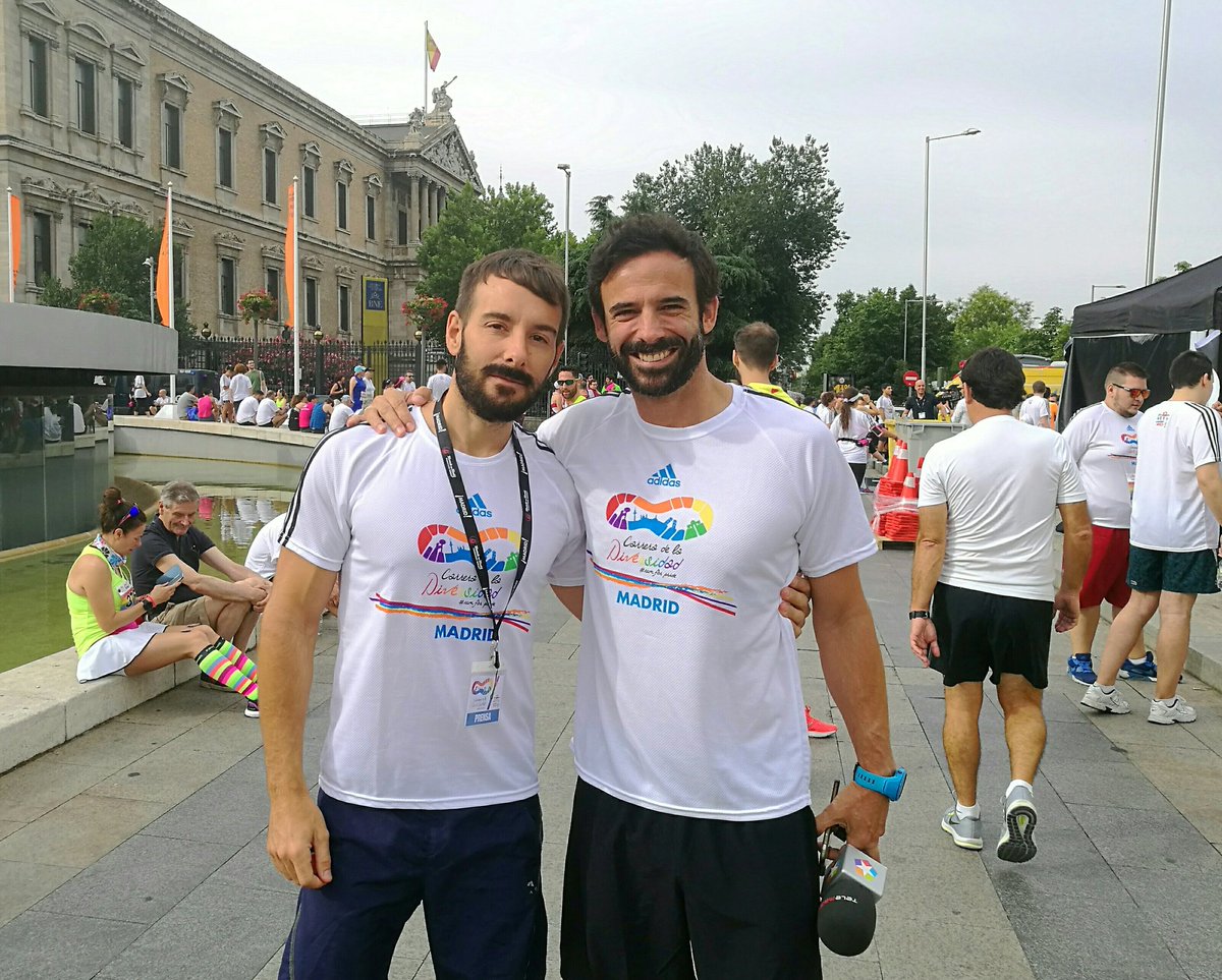 alschwarzmann's tweet image. Corriendo por los colores de la diversidad con mi compi de @telemadrid @FernandoTmon. Vive tu vida, libre!!! #RunforPride🌈 #WorldPride2017