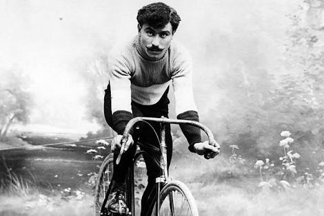 twocGAME's tweet photo. The Broomwagon picking up all riders that abandon the Tour de France. Debuted in 1910, the year Octave Lapize (Fra) won. https://t.co/7DDWX1jlvU