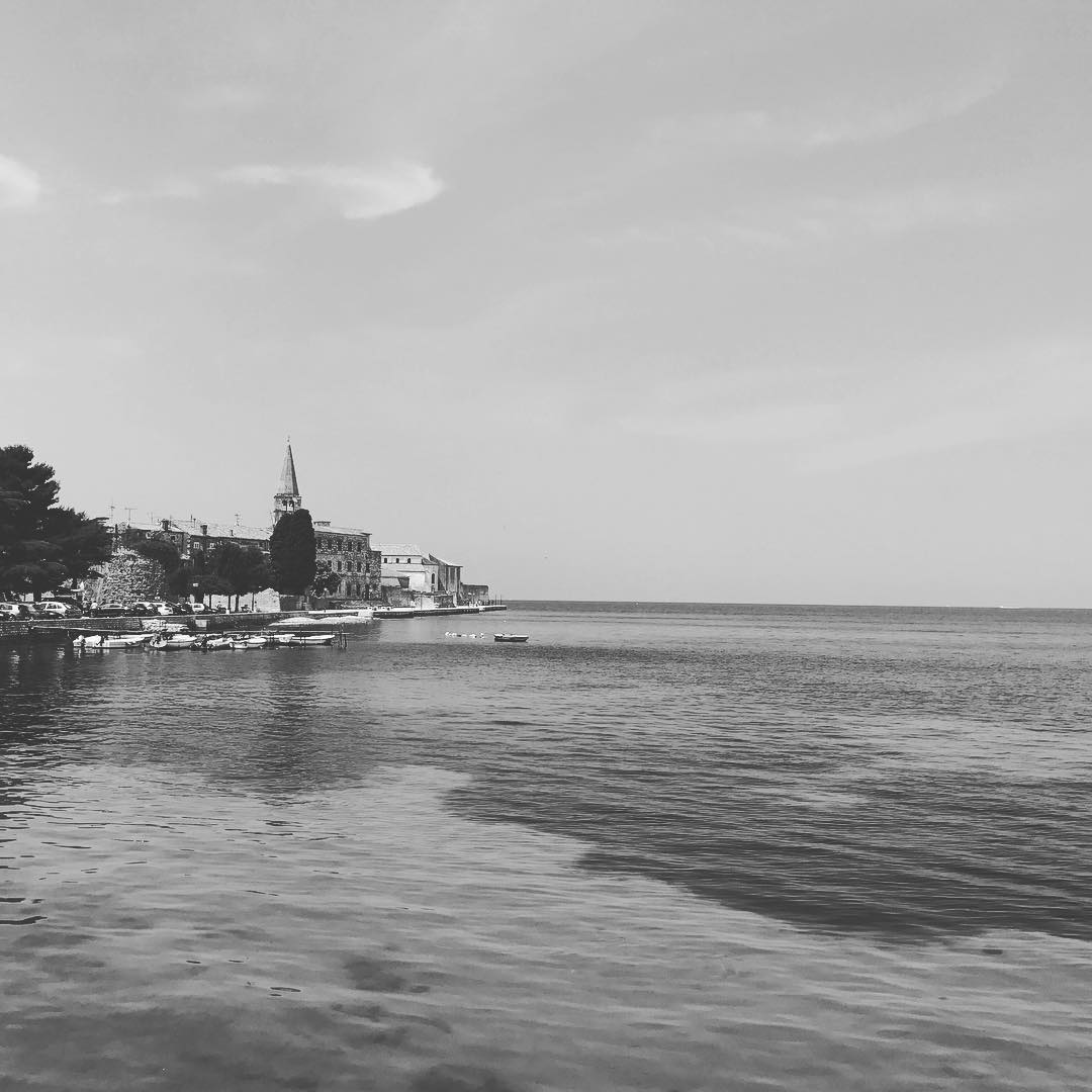 DDJugZmWsAAyEDh.jpg (1080×1080)