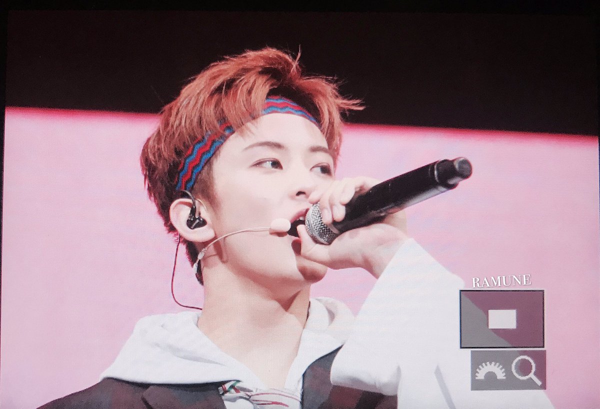 _Ramune_'s tweet photo. 170624 Kcon in Ny #marklee #이마크 #마크 https://t.co/GqRL3a0MP0