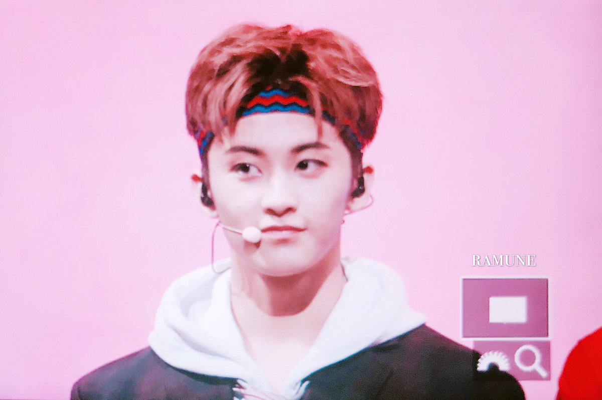 _Ramune_'s tweet photo. 170624 Kcon in Ny #marklee #이마크 #마크 https://t.co/fvyfYtqKRw