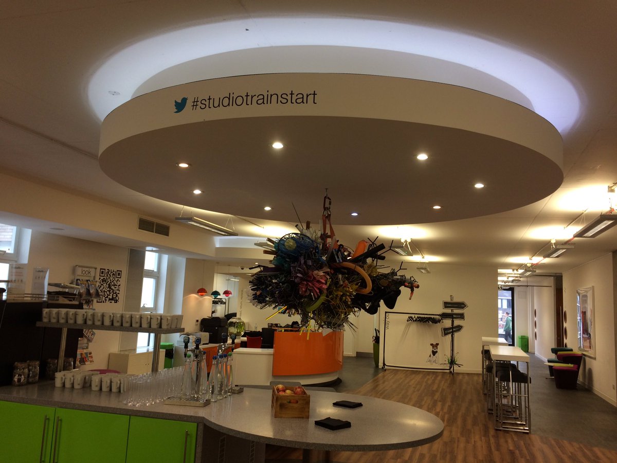 FragFox's tweet photo. Tweet #studiotrainstart to make the cute 'ickle train choo choo around the track @andytouch thought you'd appreciate this :) #jamchesterMCR https://t.co/AghWih7ebB