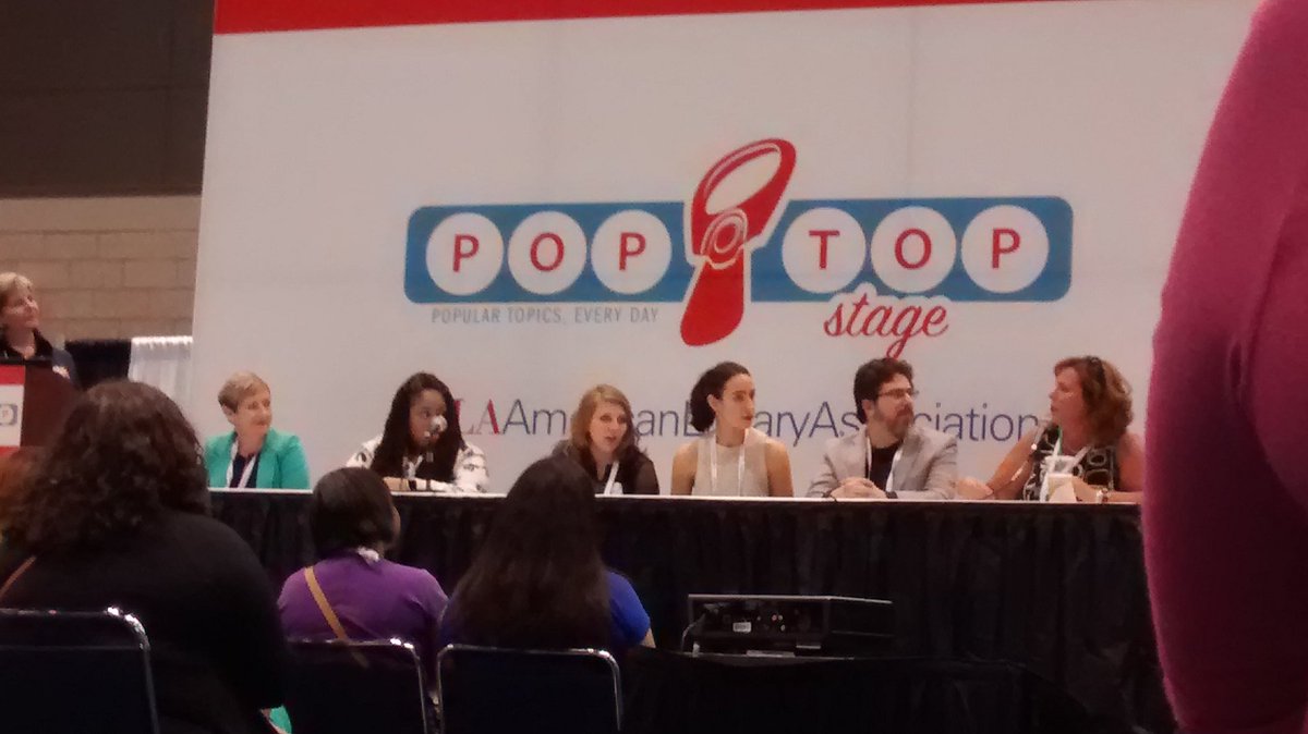 KristyShen's tweet photo. Finally got to meet @AmandaFoody and go to her panel yesterday! #MyfirstCP #writing peeps https://t.co/7Pdr0pkOmX