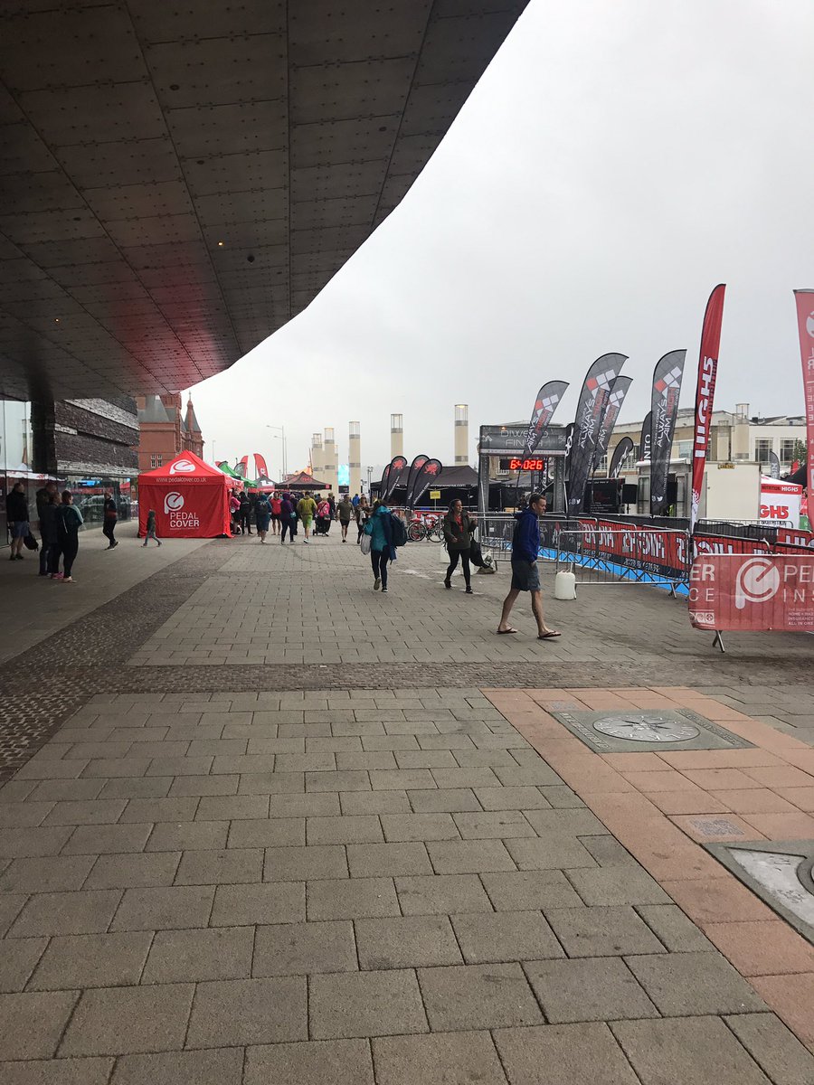 emmsy6's tweet photo. Another race day, another outing for the #TeamCES wheels! Thanks for @aahevents for a great #CardiffTri but next time sort the wind out!! https://t.co/6Tk5gS58Op