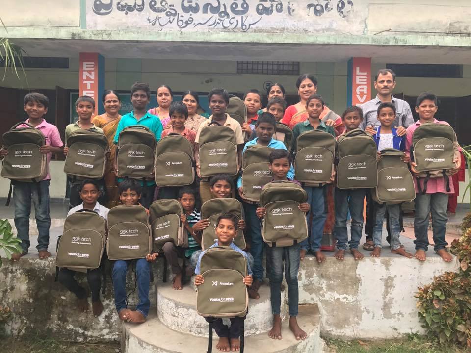 yfs_official's tweet photo. Another initiative of our School Kit Distribution! #Yfs #SKD2017 #Schoolkitdrive #joyofgiving #volunteering https://t.co/z0lq2Rt0FU