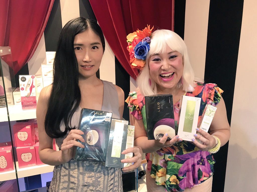 Barbie_Babiro's tweet photo. LELOのオーラ2とウーマナイザー2GOとローション頂きました！！
エムズ秋葉原店さん、ありがとう😍

よーし💃🎊💨💨

#スリルな夜 https://t.co/NHWue1ixeA