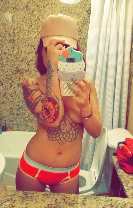 Tattoo still unfinished. 💉 #Goodnight Twitter fam. 🌒 Got another #bigdaytomorrow! https://t.co/zn3UK<a href="/tag/goodnight"class="tags">#Goodnight</a><a href="/tag/bigdaytomorrow"class="tags"><span>#bigdaytomorrow</span></a>