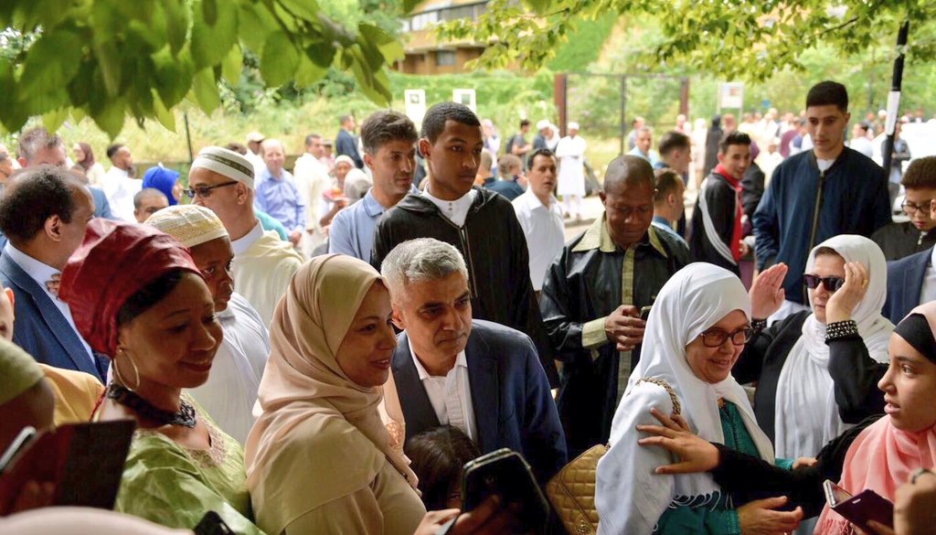SadiqKhan's tweet photo. Thank you to the North Kensington community for inviting me to celebrate Eid alongside you today at Al Manar Mosque. #EidMubarak https://t.co/kFfAeqAOd7