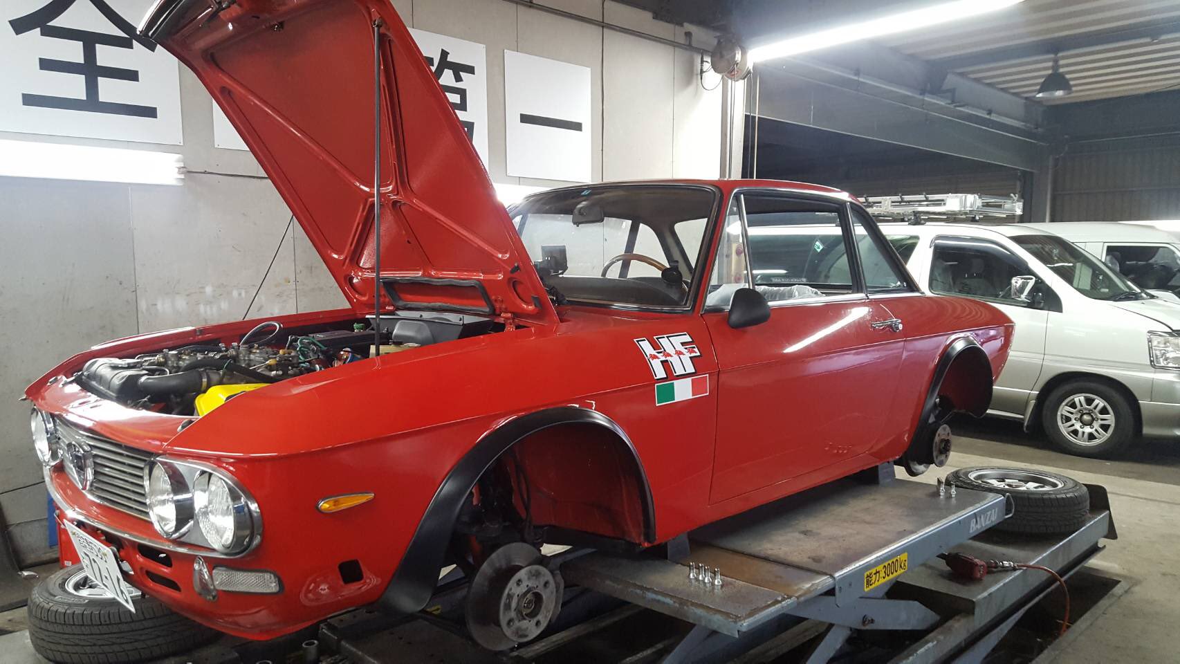 クルマの事ならオートウェーブ 今日は珍しい車が車検に入庫しました 1972年式ランチア フルヴィアです オートウェーブではこんな旧車の輸入車でも喜んで車検を承ります 車検 旧車 ランチア オートウェーブ T Co Jphkb0kck9 Twitter