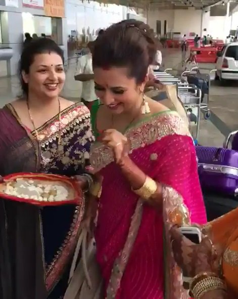DivyankaRocks's tweet photo. #Divyanka Instagram Update: #GettingNostalgic #RomanceInAir
Falling in love with you again @vivekdahiya08 
https://t.co/ruYKCFAHIg https://t.co/CuCAIISTyl