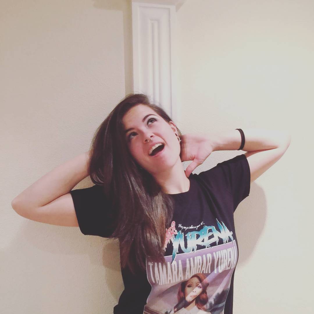 HolyQueensStore's tweet image. Gente guay como @rsinley0 que nos manda las fotos con la camiseta que se ha comprado.