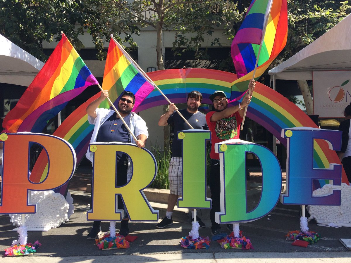 juarez_foxwolf's tweet photo. #santaanapride 🏳️‍🌈🏳️‍🌈🏳️‍🌈 https://t.co/OKnvej6IQu