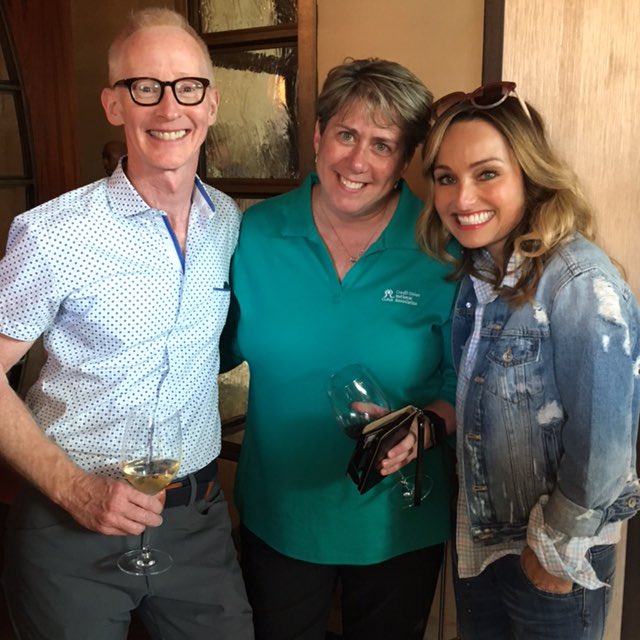 CUtrain's tweet image. Look who popped into the @CUNA Women's Leadership Workshop Reception! @GDeLaurentiis #CUNAACUC #thankyou