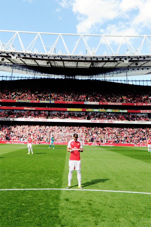 PhotosArsenal's tweet photo. Eid Mubarak to all our Muslim followers, have a great day! 💛 https://t.co/xf9YFTCxO1