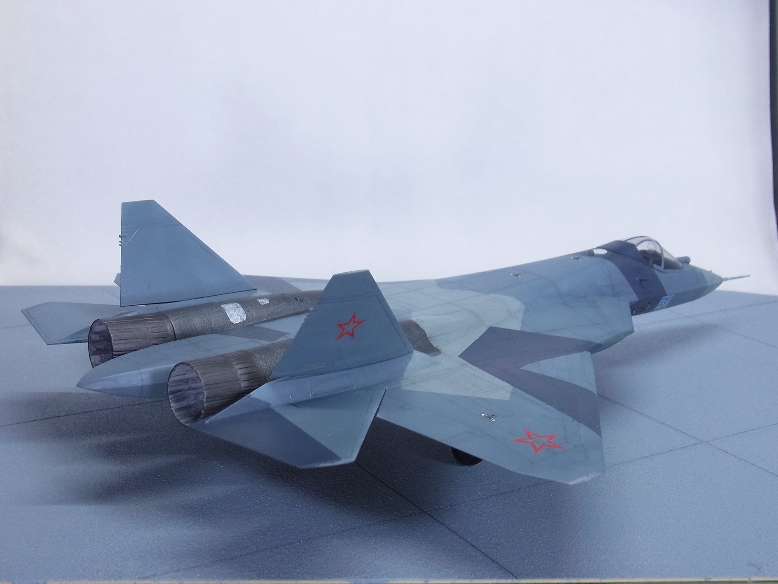 Orb モソモソモデラーモドキ 完成 ロシア空軍試作戦闘機 スホーイ T 50 Pak Fa Zvezda1 72 現用 機の製作は年振りくらいで勝手が掴めず難航したが 塗装はいつも通り水性アクリル筆塗り 水性ペンで そこそこ納得のいくものに出来たと思う