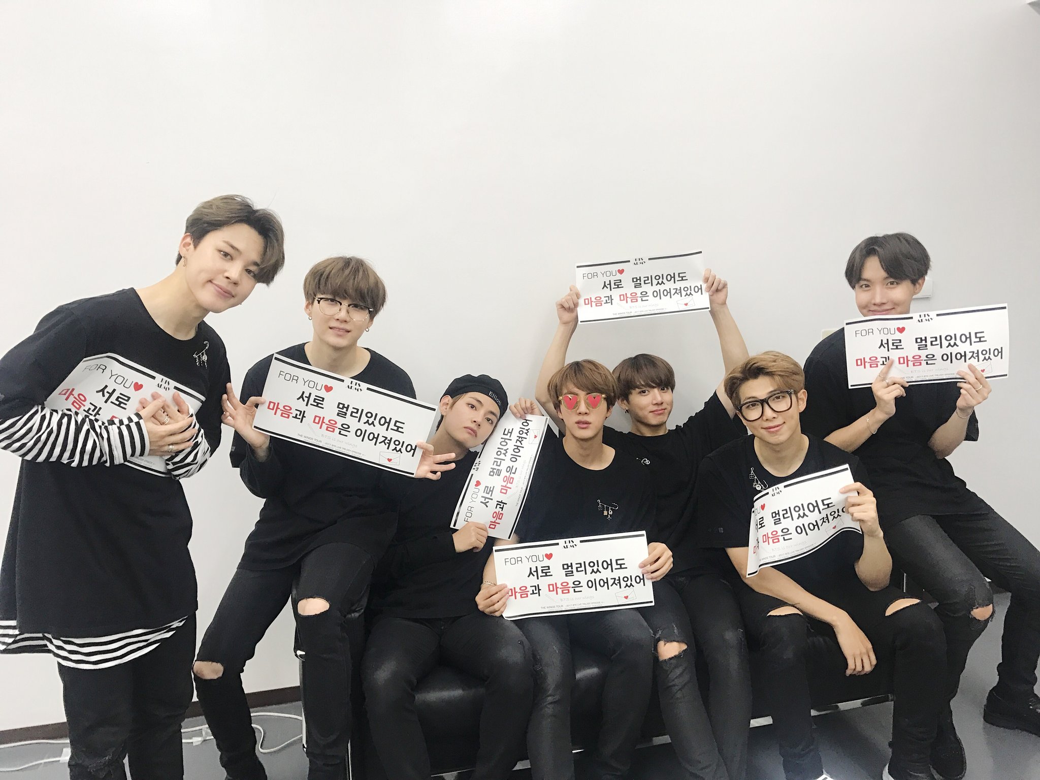 Bts Japan Official 17 Bts Live Trilogy Episode Iii The Wings Tour Japan Edition 福岡の2日間a R M Yと心が繋がっていて幸せでした またねまたね V ばりすいとーよ 防弾少年団 Thewingstour T Co Dtg545pp5i