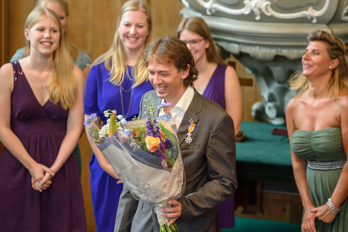 Gisteren heeft onze dirigent Bertram Treling een lintje gekregen van wethouder <a href="/ferrieforster/">Ferrie Förster</a> van <a href="/GemeenteDelft/">Gemeente Delft</a> #lidindeordevanoranjenassau