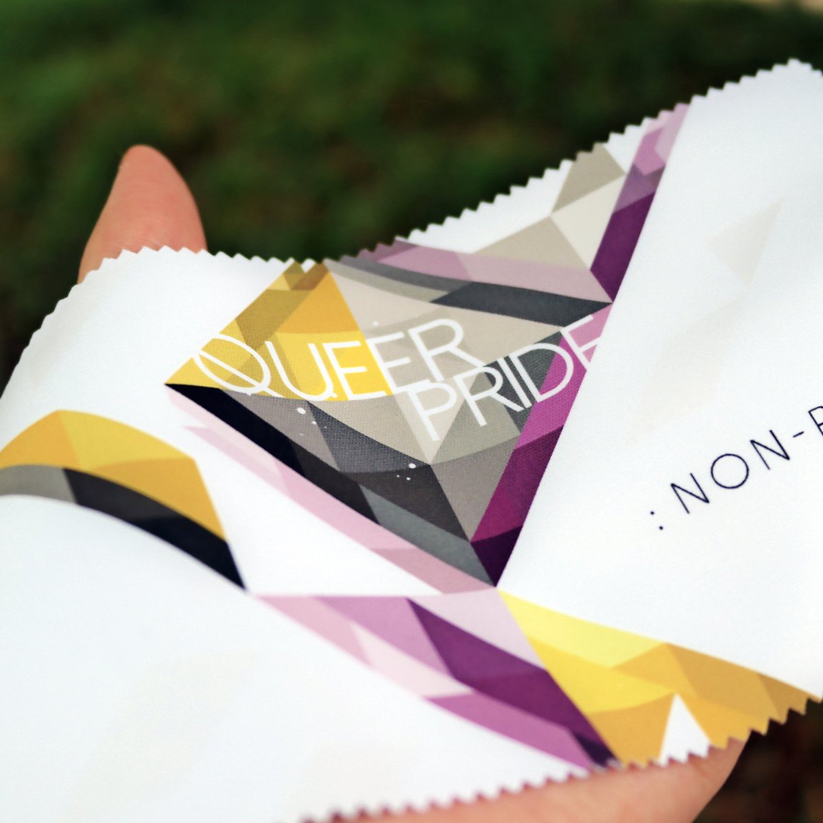 이방인의 <퀴어 프라이드> 시리즈 두 번째 굿즈, 액정클리너를 공개합니다! 퀴어+BTAIQP+논바이너리+젠더퀴어 플래그를 바탕으로 디자인한 것이고 총 9종류입니다!
더 많은 샘플 사진과 선입금은? 이쪽 →→ goo.gl/forms/fAZc6QRM…