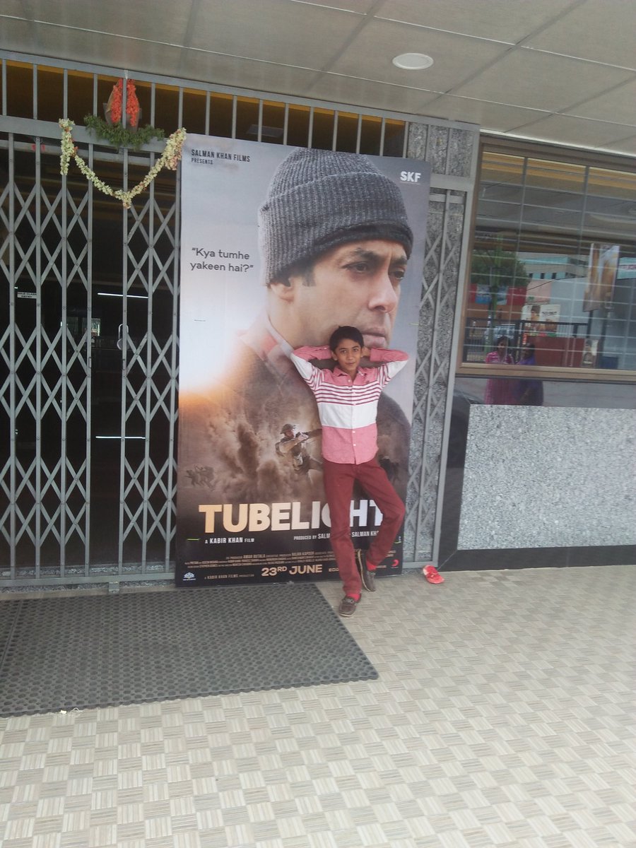 Prateek_Vivan's tweet photo. Watchting #Tubelight in the theatre.....       #TubelightKiEid ! https://t.co/W988ifVfRK