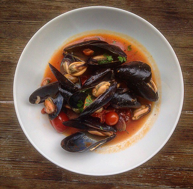#zuppetta di #mare 
#cozze #pomodorini #peperoncino 🎣🍅🌶 
#zuppadipesce