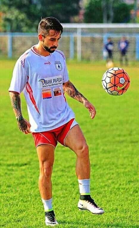 Vans
Tim mutiara hitam.. #papua..