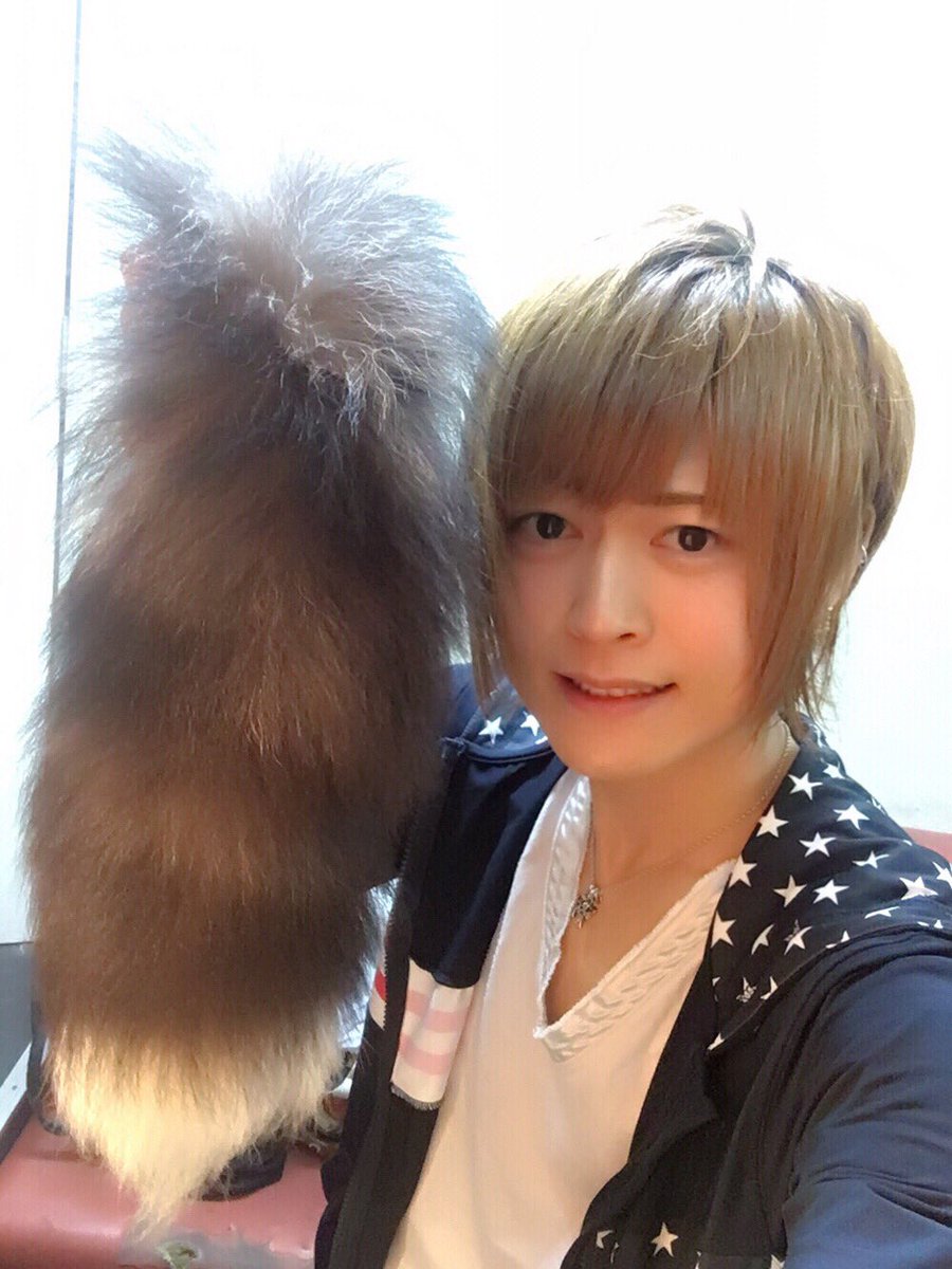 tsucknroll's tweet photo. 2部も無事終わりました。

いや、2部で尻尾が切れたんだわ🙀

酸素も美味しくいただきました❤️

駆けつけてくれたみんな、ありがとう😥

本当に感謝永遠です！！

ピヨは今日1日なにもしてないのに疲れたフリして寝ちゃってるよ(･ε･`(･ε･`(･ε･`(･ε･`*) https://t.co/AoGln9TzBO