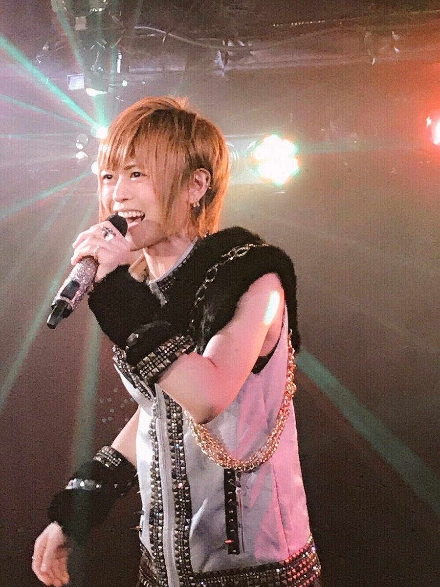 tsucknroll's tweet photo. 2部も無事終わりました。

いや、2部で尻尾が切れたんだわ🙀

酸素も美味しくいただきました❤️

駆けつけてくれたみんな、ありがとう😥

本当に感謝永遠です！！

ピヨは今日1日なにもしてないのに疲れたフリして寝ちゃってるよ(･ε･`(･ε･`(･ε･`(･ε･`*) https://t.co/AoGln9TzBO