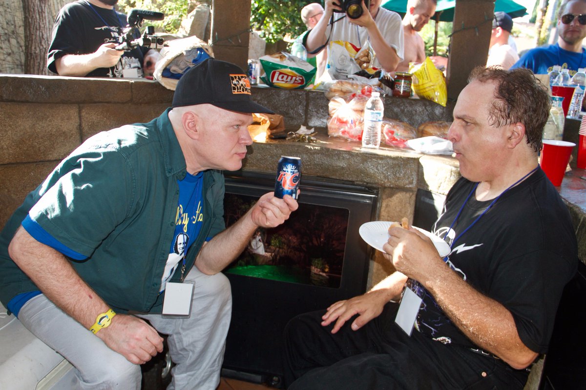 SimplyDon1's tweet photo. Would you care some RC, Perry? https://t.co/MGDR04QXnm