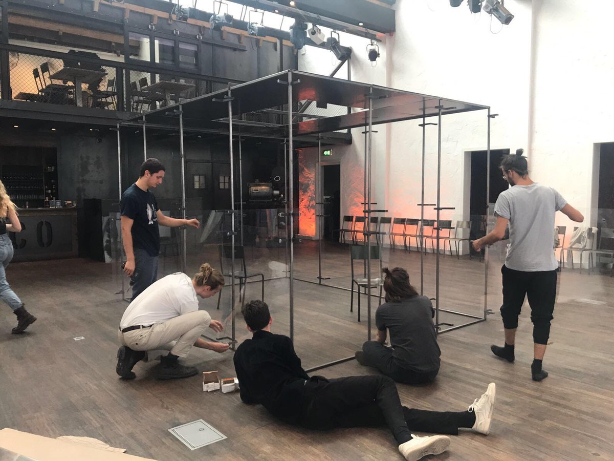 NOMADEN van Sam Scheuermann/Toneelacademie Maastricht in opbouw. Vanavond om 21:30u in <a href="/TOBACCOTheater/">TOBACCO Theater</a> Meer info: itsfestival.com