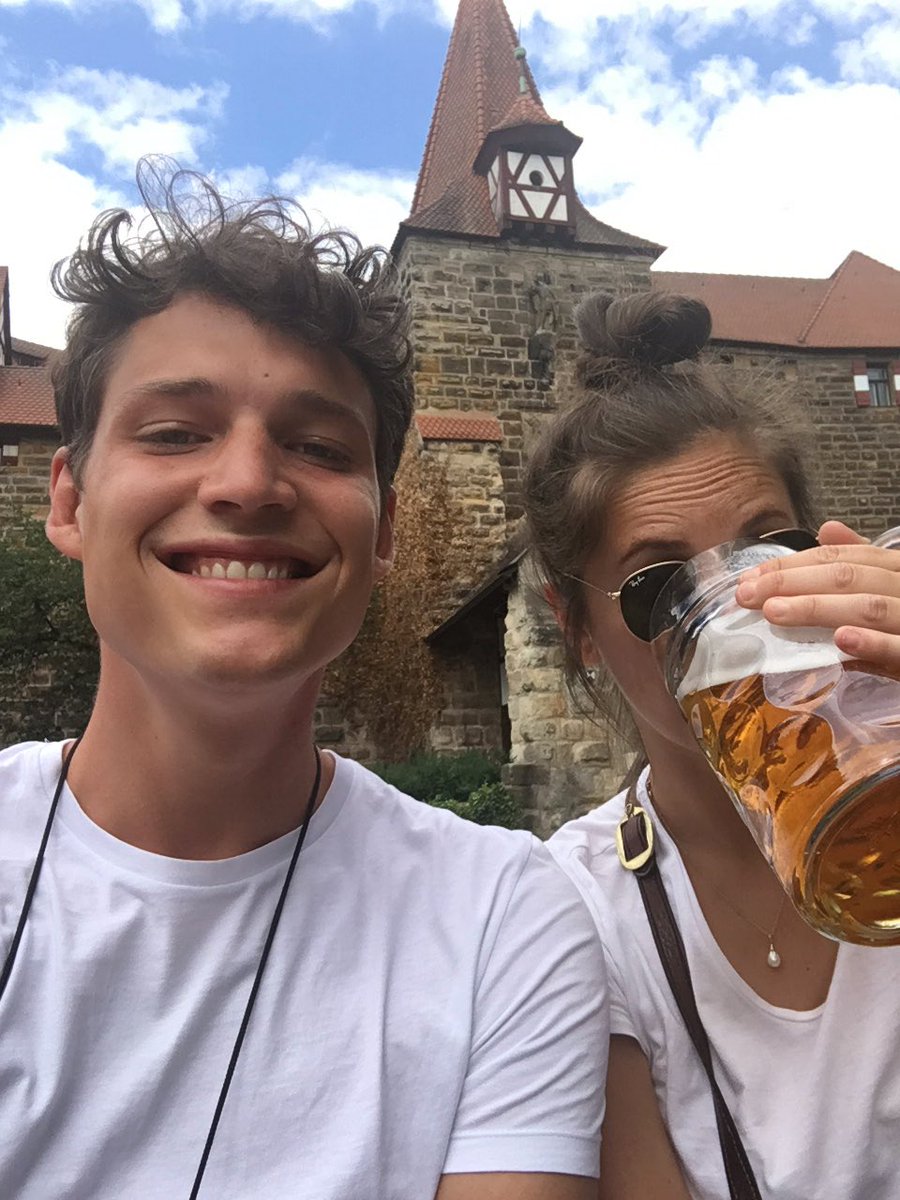 Frengelhardt's tweet photo. #asf #1RundeMitTini #1RundemitSchmieh #oleole #MichiAue #na #bier https://t.co/ewKxJroJae