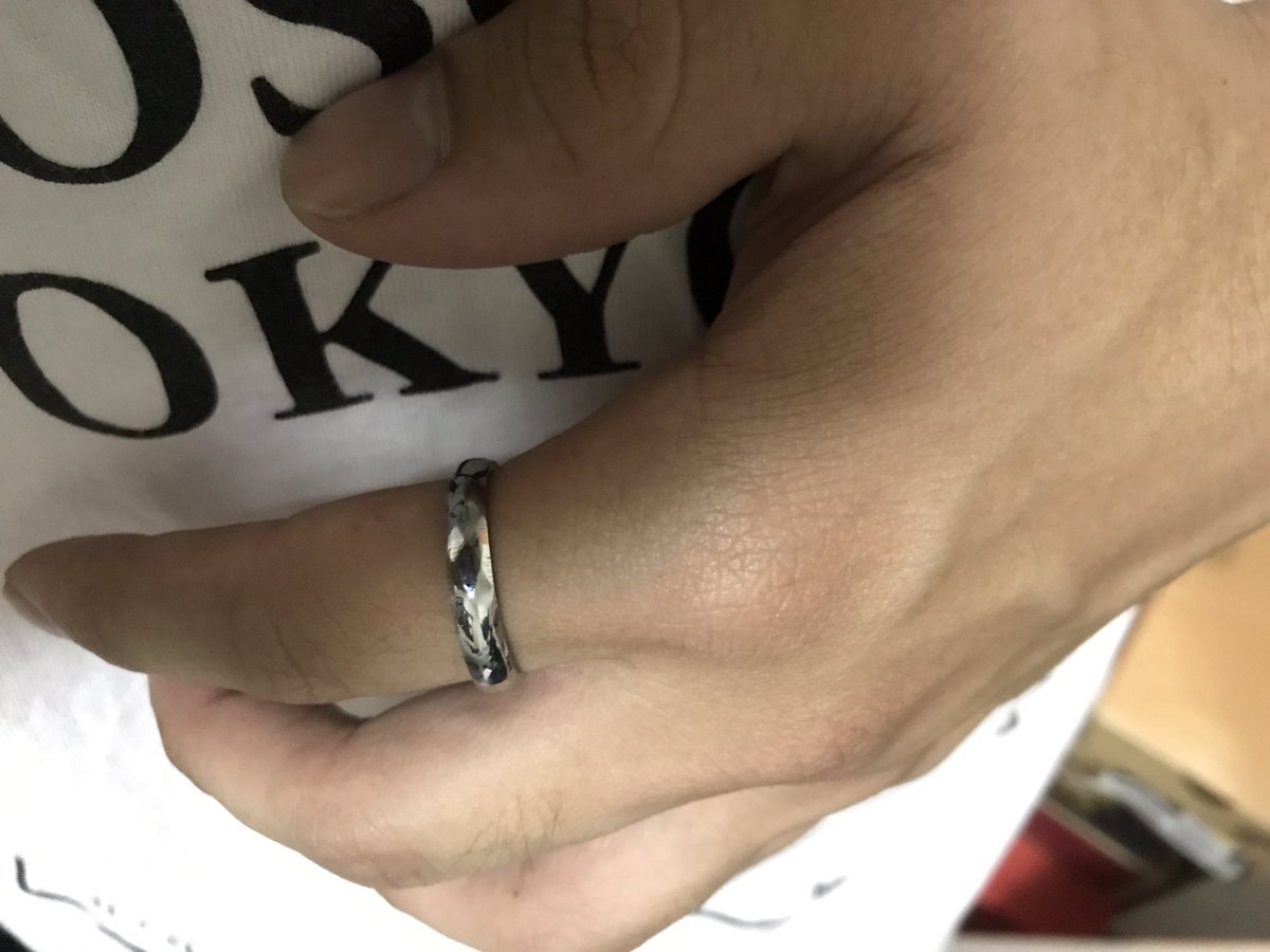 会社で仕事しながら空いた時間でギヤの廃材切断機で切ってひたすら削りまくってバフで磨いて
手作りリング💮💮💮