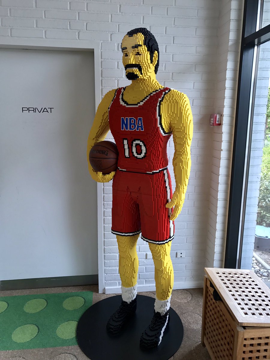 MrKevinHinkle's tweet photo. Checking into #HotelLEGOLAND for a weeks' worth of meetings and working out of the #Billund office. #TLG #TheLEGOGroup #InsideLEGO #LEGO https://t.co/onOE8GovS0