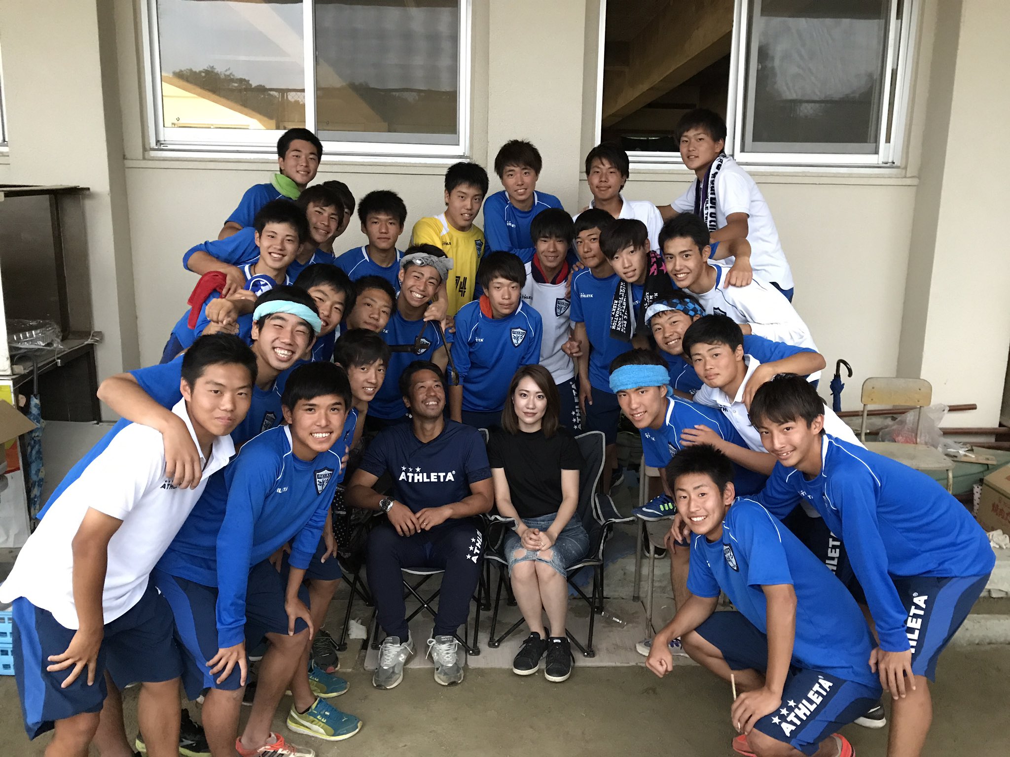 公式 飯塚高校サッカー応援団 Pa Twitter 飯塚高校サッカー部保護者会主催 バーベキュー 監督と撮れた唯一の写真がこちら めちゃくちゃ楽しそうです みんないい顔 佐藤コーチもありがとうございました 来年は晴れると良いなぁ 飯塚高校サッカー部では保護者