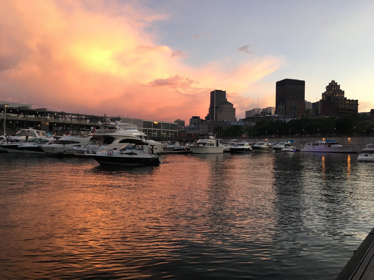 Join our crew tonight 8pm for the sunset tour. Be in the Old Port  just in time for the second illumination of the Jacques-cartier bridge!