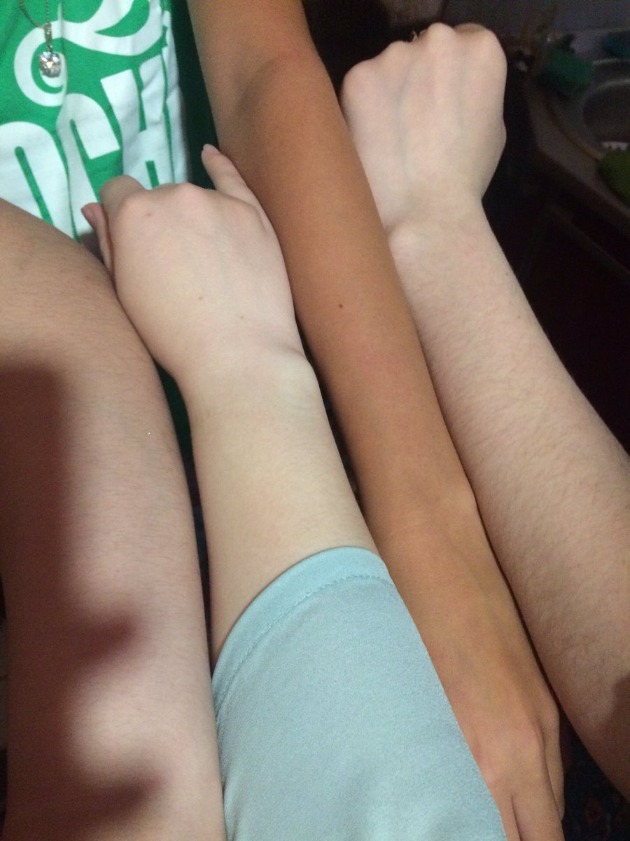 Dimwitye's tweet image. Хм, кто-то побывал на море, кто-то загорелый, а кто-то я, ты, она, мы