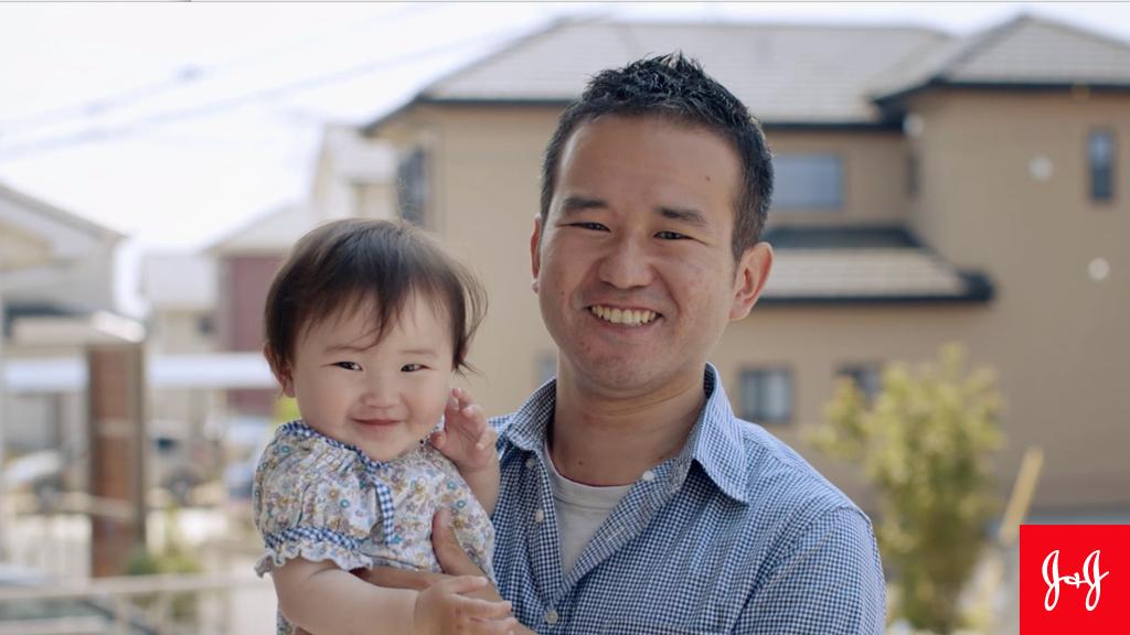 JNJNews's tweet photo. One #JNJ dad was the first in his department to take paternity leave. Read his moving story: https://t.co/oMSju49Epj #parentalleave https://t.co/xFQeZIdzeC