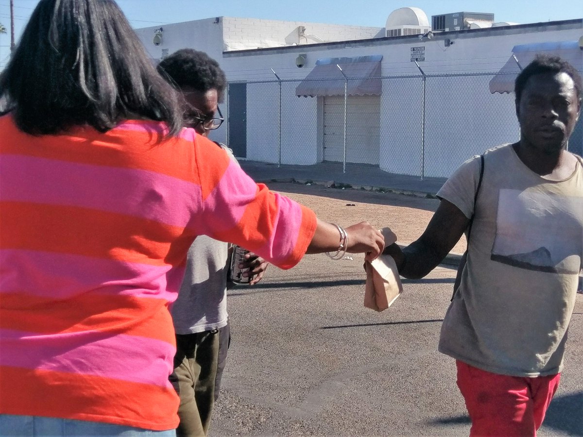 HomelessReliefs's tweet photo. We volunteer our time, effort, our own funds to help alleviate hunger, thirst &amp; lack of basic necessities. https://t.co/zXR3iTFs27 https://t.co/tIYpVVMgwi