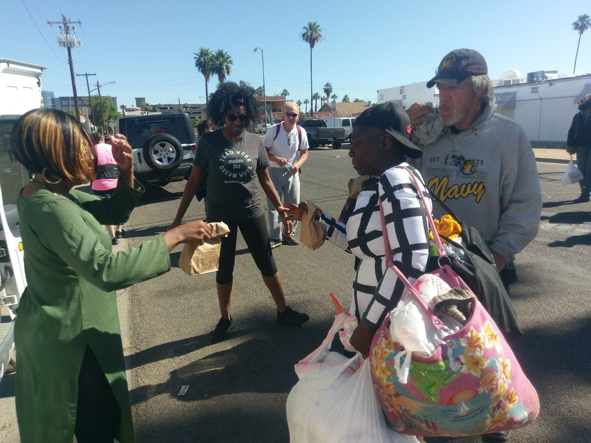 HomelessReliefs's tweet photo. We volunteer our time, effort, our own funds to help alleviate hunger, thirst &amp; lack of basic necessities. https://t.co/zXR3iTFs27 https://t.co/N3wMQxAjat